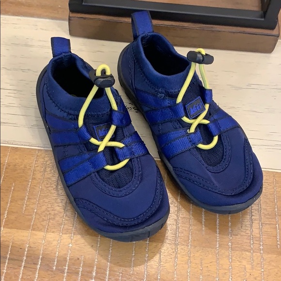 rei water shoes